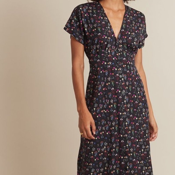 Marine Layer Isabella Button Front V-Neck Retro Midi Dress in Black Floral Print - Picture 2 of 16
